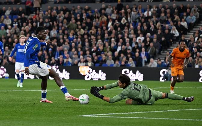 Joao Virginia goalkeeper of Wolverhampton Wanderers saves from Thierno Barry of Everton Everton v Wolverhampton Wanderers, EFL Carabao Cup, Football, Hill Dickinson Stadium, Liverpool, UK - 16 Sep 2026Liverpool Hill Dickinson Stadium United Kingdom EDITORIAL USE ONLY No use with unauthorised audio, video, data, fixture lists, club league logos or live services. Online in-match use limited to 120 images, no video emulation. No use in betting, games or single club league player publications. Copyright: xAnnaxGowthorpe Shutterstockx 17154425z