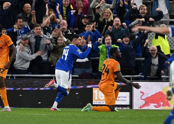 Carlos Alcaraz of Everton celebrates after scoring the team s first goal Everton v Wolverhampton Wanderers, EFL Carabao Cup, Football, Hill Dickinson Stadium, Liverpool, UK - 16 Sep 2026Liverpool Hill Dickinson Stadium United Kingdom EDITORIAL USE ONLY No use with unauthorised audio, video, data, fixture lists, club league logos or live services. Online in-match use limited to 120 images, no video emulation. No use in betting, games or single club league player publications. Copyright: xAnnaxGowthorpe Shutterstockx 17154425ag