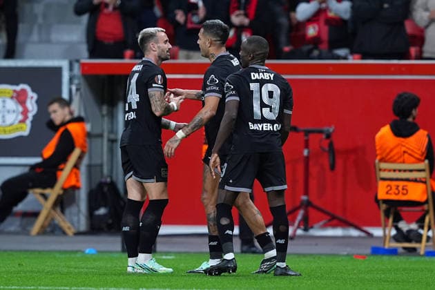 16.09.2026, xydrx, Herren, Fußball, Europa League, Bayer 04 Leverkusen - NK Celje, Saison 2026 2027, BayArena: Torjubel nach dem Tor zum 2:0 für Bayer 04 Leverkusen durch Torschütze Facundo Medina (Bayer 04 Leverkusen, 2) zusammen mit Aleix Garcia (Bayer 04 Leverkusen, 24) und Moussa Diaby (Bayer 04 Leverkusen, 19) Regulations prohibit any use of photographs as image sequences and or quasi-video. Copyright: HMBxMedia YannisxDreimann