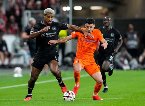 Loic Bade (Bayer 04 Leverkusen, 5) im Zweikampf mit Milot Avdyli (NK Celje, 11). GER, Bayer 04 Leverkusen vs NK Celje, UEFA Europa League, 1. Spieltag, Saison 2026 27, BayArena, Leverkusen, 16.09.2026 DFL REGULATIONS PROHIBIT ANY USE OF PHOTOGRAPHS AS IMAGE SEQUENCES AND OR QUASI-VIDEO Bayer 04 Leverkusen vs Celje, UEFA Europa League, 1. Spieltag, Saison 2026 27, 16.09.2026 Leverkusen Copyright: xEibner-Pressefoto ScottxColemanx EP_SCN