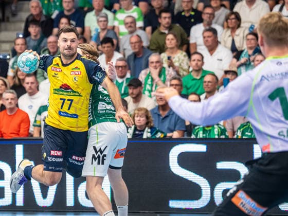 Dani Baijens (Rhein-Neckar Loewen, 77) im Zweikampf mit Franko Lastro (Frisch Auf Goeppingen, 28), Frisch Auf Goeppingen vs. Rhein-Neckar Loewen, Handball, 1. Bundesliga, Herren, Spielzeit 2026 2027, 17.09.2026, Frisch Auf Goeppingen vs. Rhein-Neckar Loewen, Handball, 1. Bundesliga, Herren, Spielzeit 2026 2027, 17.09.2026 Goeppingen Copyright: xEibner-Pressefoto MichaelxSchmidx EP_MST