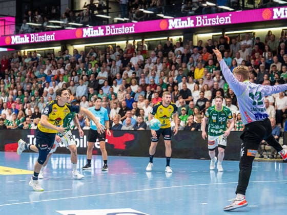 Marius Steinhauser (Rhein-Neckar Loewen, 19) im Siebenmeterduell mit Kristian Saeveras (Frisch Auf Goeppingen, 12), Frisch Auf Goeppingen vs. Rhein-Neckar Loewen, Handball, 1. Bundesliga, Herren, Spielzeit 2026 2027, 17.09.2026, Frisch Auf Goeppingen vs. Rhein-Neckar Loewen, Handball, 1. Bundesliga, Herren, Spielzeit 2026 2027, 17.09.2026 Goeppingen Copyright: xEibner-Pressefoto MichaelxSchmidx EP_MST