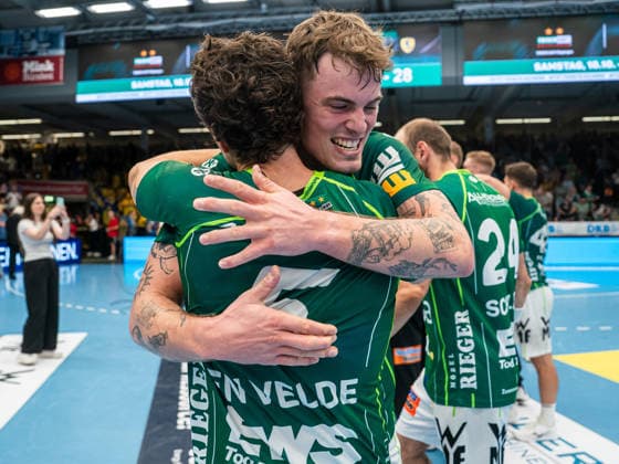 Victor Kloeve (Frisch Auf Goeppingen, 07) freut sich mit Rutger ten Velde (Frisch Auf Goeppingen, 05), Frisch Auf Goeppingen vs. Rhein-Neckar Loewen, Handball, 1. Bundesliga, Herren, Spielzeit 2026 2027, 17.09.2026, Frisch Auf Goeppingen vs. Rhein-Neckar Loewen, Handball, 1. Bundesliga, Herren, Spielzeit 2026 2027, 17.09.2026 Goeppingen Copyright: xEibner-Pressefoto MichaelxSchmidx EP_MST