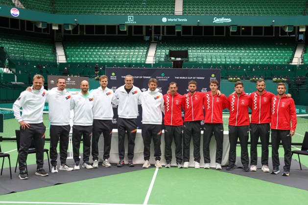 Davis Cup Draw Ceremony Germany vs. Croatia, L-R. Team Germany and Team Croatia, Heristo Arena, Halle Westf., Germany Germany L-R Kevin Krawietz, Tim Puetz, Daniel Altmaier Yannik Hanfmann, Alexander Zverev, Team Captain Michael Kohlmann, Croatia, Team Captain Ivan Dodig,Dino Prizmic,Matej Dodig,Mili Poljicak ,Mate Pavic,Nikola Mektic . Copyright: xJuergenxHasenkopfx