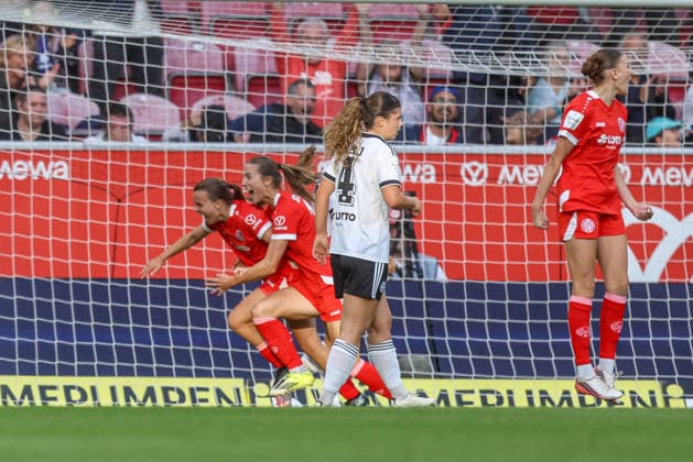 GER, Mainz, FSV Mainz 05 vs Eintracht Frankfurt, Google Pixel Frauen Bundesliga, Fussball, DFB, Spielzeit 2026 2027, MEWA Arena, 5. Spieltag im Bild: Kara Bathmann (Mainz 05 Frauen 4) erzielt das 1:0, Tor, Jubel und Freude, Emotionen DFB DFL REGULATIONS PROHIBIT ANY USE OF PHOTOGRAPHS AS IMAGE SEQUENCES AND OR QUASI-VIDEO, 18.09.2026 Copyright: HMBxMedia HendrikxHamelau