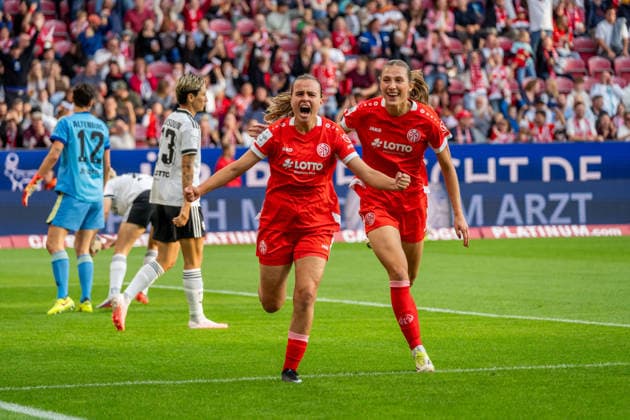 Jubel zum Tor zum 1:0 durch Kara Bathmann (1. FSV Mainz 05, 04), GER, 1. FSV Mainz 05 vs. Eintracht Frankfurt, Fussball, Google Pixel Frauen-Bundesliga, 5. Spieltag, Saison 2026 2027, 18.09.2026, DFB REGULATIONS PROHIBIT ANY USE OF PHOTOGRAPHS AS IMAGE SEQUENCES AND OR QUASI-VIDEO, GER, 1. FSV Mainz 05 vs. Eintracht Frankfurt, Fussball, Google Pixel Frauen-Bundesliga, 5. Spieltag, Saison 2026 2027, 18.09.2026 Mainz Copyright: xEibner-Pressefoto J-NxGroemlingx EP_JGG