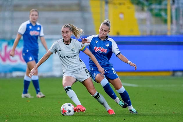 v.li.: Janina Minge (Wolfsburg, 6), Laura Gloning (TSG, 20), Zweikampf, Spielszene, Duell, duel, tackle, tackling, Dynamik, Action, Aktion, 18.09.2026, Sinsheim (Hoffenheim) (Deutschland), Fussball, Google Pixel Frauen-Bundesliga, TSG 1899 Hoffenheim - VfL Wolfsburg, DFB DFL REGULATIONS PROHIBIT ANY USE OF PHOTOGRAPHS AS IMAGE SEQUENCES AND OR QUASI-VIDEO.