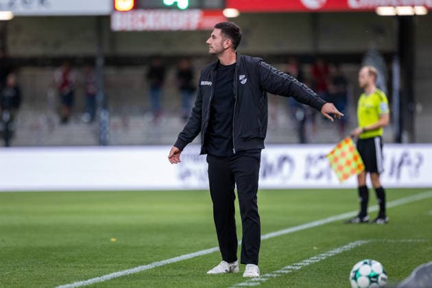 Orest Shala (Cheftrainer) gestikuliert GER, SC Verl vs. FC Wuerzburger Kickers, Fussball, 3. Liga, 7. Spieltag, Spielzeit 2026 2027, 18.09.2026 DFL Regulations prohibit any use of photographers as image sequences and or quasi-video. GER, SC Verl vs. FC Wuerzburger Kickers, Fussball, 3. Liga, 7. Spieltag, Spielzeit 2026 2027, 18.09.2026 Verl Copyright: xEibner-Pressefoto JanxRollingerx EP_JSK