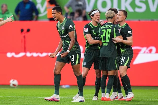 18.09.2026, xydrx, Herren, Fußball, 2.Bundesliga, VfL Wolfsburg - SV Darmstadt 98, Saison 2026 2027, Volkswagen Arena: Torjubel nach dem Tor zum 2:1 für den VfL Wolfsburg durch Torschütze Robert Glatzel (VfL Wolfsburg, 19) zusammen mit Fabian Reese (VfL Wolfsburg, 11) und Joakim Maehle (VfL Wolfsburg, 21) und Yannick Gerhardt (VfL Wolfsburg, 31) und Muhammed Damar (VfL Wolfsburg, 20) DFB regulations prohibit any use of photographs as image sequences and or quasi-video. Copyright: HMBxMedia YannisxDreimann