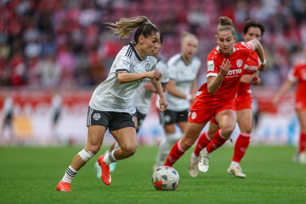 GER, Mainz, FSV Mainz 05 vs Eintracht Frankfurt, Google Pixel Frauen Bundesliga, Fussball, DFB, Spielzeit 2026 2027, MEWA Arena, 5. Spieltag im Bild v.l.: Ereleta Memeti (Eintracht Frankfurt Frauen 7), Saskia Matheis (Mainz 05 Frauen 19) DFB DFL REGULATIONS PROHIBIT ANY USE OF PHOTOGRAPHS AS IMAGE SEQUENCES AND OR QUASI-VIDEO, 18.09.2026 Copyright: HMBxMedia HendrikxHamelau