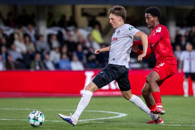 (L-R) Fabian Wessig (SC Verl, 18) im Zweikampf mit Eliot Muteba (FC Wuerzburger Kickers, 07) GER, SC Verl vs. FC Wuerzburger Kickers, Fussball, 3. Liga, 7. Spieltag, Spielzeit 2026 2027, 18.09.2026 DFL Regulations prohibit any use of photographers as image sequences and or quasi-video. GER, SC Verl vs. FC Wuerzburger Kickers, Fussball, 3. Liga, 7. Spieltag, Spielzeit 2026 2027, 18.09.2026 Verl Copyright: xEibner-Pressefoto JanxRollingerx EP_JSK