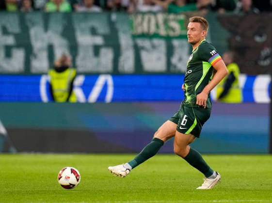 Hauke Finn Wahl (VfL Wolfsburg, 6) spielt den Ball. GER, VfL Wolfsburg vs SV Darmstadt 98, 2. Bundesliga, 6. Spieltag, Saison 2026-27, Volkswagen Arena, Wolfsburg, 18.09.2026 DFL REGULATIONS PROHIBIT ANY USE OF PHOTOGRAPHS AS IMAGE SEQUENCES AND OR QUASI-VIDEO VfL Wolfsburg vs SV Darmstadt 98, 2. Bundesliga, 6. Spieltag, Saison 2026-27, 18.09.2026 Wolfsburg Copyright: xEibner-Pressefoto ScottxColemanx EP_SCN