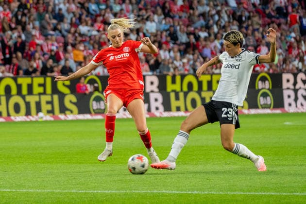 Spielszene, Zweikampf, v.l. Chiara Bouziane (1. FSV Mainz 05, 10), Sara Doorsoun (Eintracht Frankfurt, 23), GER, 1. FSV Mainz 05 vs. Eintracht Frankfurt, Fussball, Google Pixel Frauen-Bundesliga, 5. Spieltag, Saison 2026 2027, 18.09.2026, DFB REGULATIONS PROHIBIT ANY USE OF PHOTOGRAPHS AS IMAGE SEQUENCES AND OR QUASI-VIDEO, GER, 1. FSV Mainz 05 vs. Eintracht Frankfurt, Fussball, Google Pixel Frauen-Bundesliga, 5. Spieltag, Saison 2026 2027, 18.09.2026 Mainz Copyright: xEibner-Pressefoto J-NxGroemlingx EP_JGG