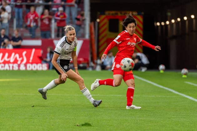 Spielszene, Zweikampf, v.l. Laura Freigang (Eintracht Frankfurt, 10), Yurina Imai (1. FSV Mainz 05, 14), GER, 1. FSV Mainz 05 vs. Eintracht Frankfurt, Fussball, Google Pixel Frauen-Bundesliga, 5. Spieltag, Saison 2026 2027, 18.09.2026, DFB REGULATIONS PROHIBIT ANY USE OF PHOTOGRAPHS AS IMAGE SEQUENCES AND OR QUASI-VIDEO, GER, 1. FSV Mainz 05 vs. Eintracht Frankfurt, Fussball, Google Pixel Frauen-Bundesliga, 5. Spieltag, Saison 2026 2027, 18.09.2026 Mainz Copyright: xEibner-Pressefoto J-NxGroemlingx EP_JGG