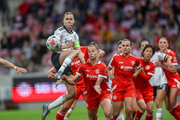 GER, Mainz, FSV Mainz 05 vs Eintracht Frankfurt, Google Pixel Frauen Bundesliga, Fussball, DFB, Spielzeit 2026 2027, MEWA Arena, 5. Spieltag im Bild v.l.: Laura Freigang (Eintracht Frankfurt Frauen 10), Saskia Matheis (Mainz 05 Frauen 19), Zweikampf nach Ecke DFB DFL REGULATIONS PROHIBIT ANY USE OF PHOTOGRAPHS AS IMAGE SEQUENCES AND OR QUASI-VIDEO, 18.09.2026 Copyright: HMBxMedia HendrikxHamelau