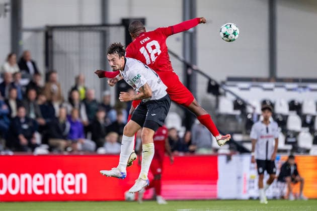 (L-R) Noah Koenig (SC Verl, 22) im Zweikampf mit Franck Evina (FC Wuerzburger Kickers, 18) GER, SC Verl vs. FC Wuerzburger Kickers, Fussball, 3. Liga, 7. Spieltag, Spielzeit 2026 2027, 18.09.2026 DFL Regulations prohibit any use of photographers as image sequences and or quasi-video. GER, SC Verl vs. FC Wuerzburger Kickers, Fussball, 3. Liga, 7. Spieltag, Spielzeit 2026 2027, 18.09.2026 Verl Copyright: xEibner-Pressefoto JanxRollingerx EP_JSK