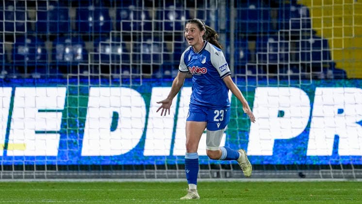Torschützin Chiara Hahn (TSG, 23), jubelt über das Tor zum 2:1, Jubel, jubeln, Torjubel, Torerfolg, celebrate the goal, goal, celebration, jubelt ueber das Tor, Freuen, Freude, freut sich, optimistisch, positiv, Spielszene, Highlight, Einzelbild, Einzelfoto, Aktion, Action, 18.09.2026, Sinsheim (Hoffenheim) (Deutschland), Fussball, Google Pixel Frauen-Bundesliga, TSG 1899 Hoffenheim - VfL Wolfsburg, DFB DFL REGULATIONS PROHIBIT ANY USE OF PHOTOGRAPHS AS IMAGE SEQUENCES AND OR QUASI-VIDEO.