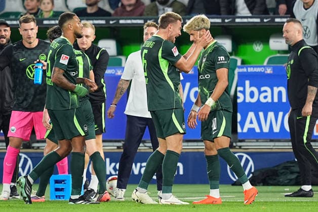 18.09.2026, xydrx, Herren, Fußball, 2.Bundesliga, VfL Wolfsburg - SV Darmstadt 98, Saison 2026 2027, Volkswagen Arena: Torjubel nach dem Tor zum 4:1 für den VfL Wolfsburg durch Torschütze Muhammed Damar (VfL Wolfsburg, 20) zusammen mit Hauke Wahl (VfL Wolfsburg, 6) und Vinicius Souza Costa (VfL Wolfsburg, 5) DFB regulations prohibit any use of photographs as image sequences and or quasi-video. Copyright: HMBxMedia YannisxDreimann