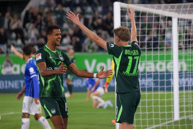 18.09.2026, xgox, Fussball - 2.Bundesliga VfL Wolfsburg - SV Darmstadt 98 emspor, v.l. Alexander Bernhardsson (Wolfsburg, 17), Robert Glatzel (Wolfsburg, 19) Jubel, Torjubel, jubelt ueber das Tor, celebrate the goal, celebration zum 3:1 (DFL DFB REGULATIONS PROHIBIT ANY USE OF PHOTOGRAPHS as IMAGE SEQUENCES and or QUASI-VIDEO) Wolfsburg