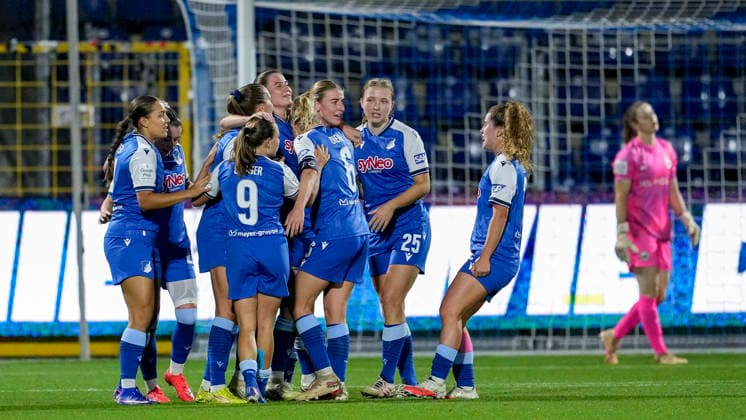 Spielerinnen der TSG 1899 Hoffenheim, jubeln über das Tor zum 2:1, Jubel, Torjubel, Torerfolg, celebrate the goal, goal, celebration, jubelt ueber das Tor, Freuen, Freude, freut sich, optimistisch, positiv, Spielszene, Highlight, Action, Aktion, 18.09.2026, Sinsheim (Hoffenheim) (Deutschland), Fussball, Google Pixel Frauen-Bundesliga, TSG 1899 Hoffenheim - VfL Wolfsburg, DFB DFL REGULATIONS PROHIBIT ANY USE OF PHOTOGRAPHS AS IMAGE SEQUENCES AND OR QUASI-VIDEO.