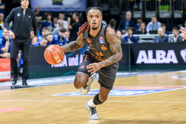 im Bild v.l.: Cobe Williams (NINERS Chemnitz, 24), im Angriff, GER, Berlin, Basketball, Alba Berlin und den Niners Chemnitz, BBL Auftakt, Auftaktspiel, in der UBER Arena, 18.09.2026, Copyright: HMBxMedia UwexKoch