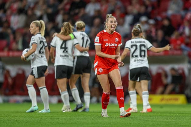 GER, Mainz, FSV Mainz 05 vs Eintracht Frankfurt, Google Pixel Frauen Bundesliga, Fussball, DFB, Spielzeit 2026 2027, MEWA Arena, 5. Spieltag im Bild: Chiara Bouziane (Mainz 05 Frauen 10), Enttäuschung und Frust nach der Niederlage DFB DFL REGULATIONS PROHIBIT ANY USE OF PHOTOGRAPHS AS IMAGE SEQUENCES AND OR QUASI-VIDEO, 18.09.2026 Copyright: HMBxMedia HendrikxHamelau