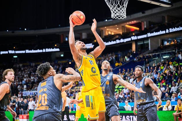 Norris Agbakoko (ALBA BERLIN, 17), URALD KING (Chemnitz 99, 20), PHLANDROUS FLEMING JR. (Chemnitz 99, 01), NIGHAEL CEASER (Chemnitz 99, 22), GER, ALBA Berlin vs. Chemnitz 99, Basketball Herren, easy Credit BBL, Saison 2026 27, 1. Spieltag, 18.09.2026 GER, ALBA Berlin vs. Chemnitz 99, Basketball Herren, easy Credit BBL, Saison 2026 27, 1. Spieltag, 18.09.2026 Berlin
