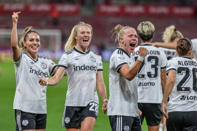 GER, Mainz, FSV Mainz 05 vs Eintracht Frankfurt, Google Pixel Frauen Bundesliga, Fussball, DFB, Spielzeit 2026 2027, MEWA Arena, 5. Spieltag im Bild: Tor, Jubel und Freude, Emotionen mit Rebecka Blomqvist (Eintracht Frankfurt Frauen 28), Pia Sophie-Wolter (Eintracht Frankfurt Frauen 17), Ereleta Memeti (Eintracht Frankfurt Frauen 7) DFB DFL REGULATIONS PROHIBIT ANY USE OF PHOTOGRAPHS AS IMAGE SEQUENCES AND OR QUASI-VIDEO, 18.09.2026 Copyright: HMBxMedia HendrikxHamelau