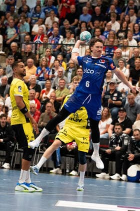 Mex Raguse (HBW Balingen Weilstetten, 06) am Kreis beim Wurf, HBW Balingen Weilstetten vs. TVB Stuttgart, GER, Opel 1. Handball Bundesliga, Meisterschaft, Spieltag 5, Saison 2026 2027, 18.09.2026, Eibner-Pressefoto Andreas Ulmer HBW Balingen Weilstetten vs. TVB Stuttgart, GER, Opel 1. Handball Bundesliga, Meisterschaft, Spieltag 5, Saison 2026 2027, 18.09.2026, Balingen Copyright: xEibner-Pressefoto AndreasxUlmerx EP_AUR
