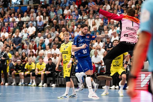 Csaba Leimeter (HBW Balingen Weilstetten, 55), ueberaus erfolgreich in der ersten Haelfte, , keine Chance fuer Mateusz Kornecki, (TVB Stuttgart, 01, Torwart), HBW Balingen Weilstetten vs. TVB Stuttgart, GER, Opel 1. Handball Bundesliga, Meisterschaft, Spieltag 5, Saison 2026 2027, 18.09.2026, Eibner-Pressefoto Andreas Ulmer HBW Balingen Weilstetten vs. TVB Stuttgart, GER, Opel 1. Handball Bundesliga, Meisterschaft, Spieltag 5, Saison 2026 2027, 18.09.2026, Balingen Copyright: xEibner-Pressefoto AndreasxUlmerx EP_AUR