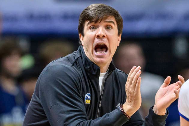 im Bild v.l.: Pedro Calles (ALBA, Trainer), Jubel, Freude, GER, Berlin, Basketball, Alba Berlin und den Niners Chemnitz, BBL Auftakt, Auftaktspiel, in der UBER Arena, 18.09.2026, Copyright: HMBxMedia UwexKoch