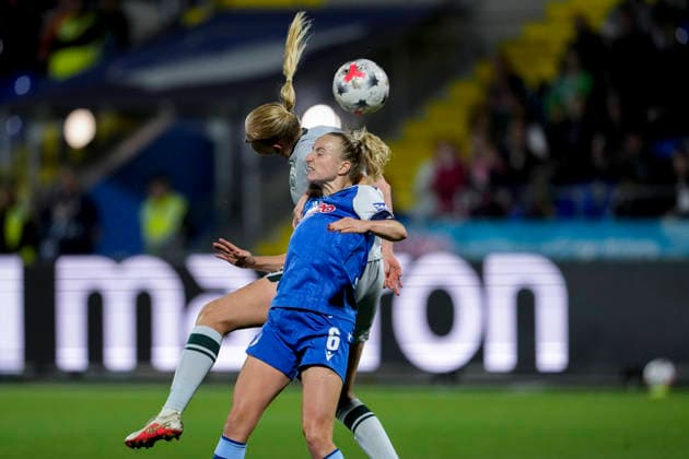 v.li.: Camilla Küver (Wolfsburg, 16), Vanessa Diehm (TSG, 6), beim Kopfball, Kopfballduell, Spielszene, Zweikampf in der Luft, Aktion, Action, 18.09.2026, Sinsheim (Hoffenheim) (Deutschland), Fussball, Google Pixel Frauen-Bundesliga, TSG 1899 Hoffenheim - VfL Wolfsburg, DFB DFL REGULATIONS PROHIBIT ANY USE OF PHOTOGRAPHS AS IMAGE SEQUENCES AND OR QUASI-VIDEO.