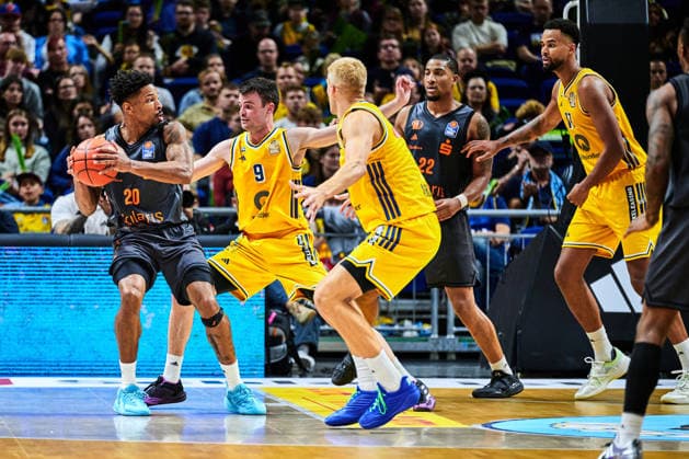 URALD KING (Chemnitz 99, 20), Jonas Mattisseck (ALBA BERLIN, 09), Sam Griesel (ALBA BERLIN, 05), NIGHAEL CEASER (Chemnitz 99, 22), Norris Agbakoko (ALBA BERLIN, 17), GER, ALBA Berlin vs. Chemnitz 99, Basketball Herren, easy Credit BBL, Saison 2026 27, 1. Spieltag, 18.09.2026 GER, ALBA Berlin vs. Chemnitz 99, Basketball Herren, easy Credit BBL, Saison 2026 27, 1. Spieltag, 18.09.2026 Berlin