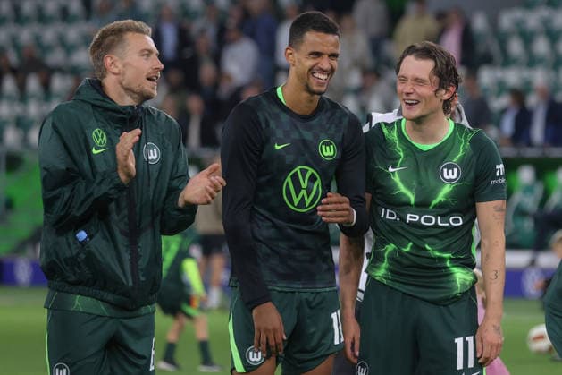 18.09.2026, xgox, Fussball, 2. Bundesliga, VfL Wolfsburg - SV Darmstadt 98 v.l. Hauke Wahl (Wolfsburg, 6), Robert Glatzel (Wolfsburg, 19), Fabian Reese (Wolfsburg, 11) Jubel ueber den Sieg, Jubel nach Spielende (DFL DFB REGULATIONS PROHIBIT ANY USE OF PHOTOGRAPHS as IMAGE SEQUENCES and or QUASI-VIDEO) Wolfsburg
