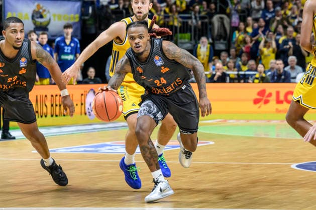 im Bild v.l.: Cobe Williams (NINERS Chemnitz, 24), GER, Berlin, Basketball, Alba Berlin und den Niners Chemnitz, BBL Auftakt, Auftaktspiel, in der UBER Arena, 18.09.2026, Copyright: HMBxMedia UwexKoch