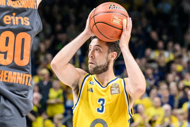 im Bild v.l.: Jordan Crawford (ALBA, 03), GER, Berlin, Basketball, Alba Berlin und den Niners Chemnitz, BBL Auftakt, Auftaktspiel, in der UBER Arena, 18.09.2026, Copyright: HMBxMedia UwexKoch