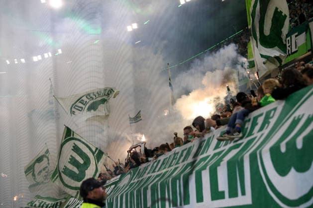 18.09.2026, xgox, Fussball, 2. Bundesliga, VfL Wolfsburg - SV Darmstadt 98 v.l. Symbolfoto, Symbolbild, Symbol Fans, Zuschauer, Publikum, Tribuene Nordkurve Pyro, Pyrotechnik, Bengalo, Rauch, Feuerwerk (DFL DFB REGULATIONS PROHIBIT ANY USE OF PHOTOGRAPHS as IMAGE SEQUENCES and or QUASI-VIDEO) Wolfsburg