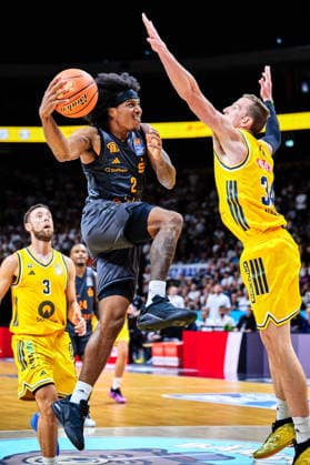 Jordan Ford (ALBA BERLIN, 03)STEFAN SMITH (Chemnitz 99, 02), Justin Bean (ALBA BERLIN, 34), GER, ALBA Berlin vs. Chemnitz 99, Basketball Herren, easy Credit BBL, Saison 2026 27, 1. Spieltag, 18.09.2026 GER, ALBA Berlin vs. Chemnitz 99, Basketball Herren, easy Credit BBL, Saison 2026 27, 1. Spieltag, 18.09.2026 Berlin