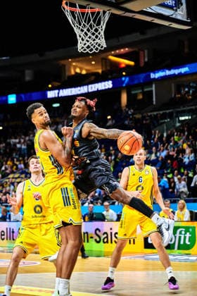 Norris Agbakoko (ALBA BERLIN, 17), COBE WILLIAMS (Chemnitz 99, 24), Malte Delow (ALBA BERLIN, 06), GER, ALBA Berlin vs. Chemnitz 99, Basketball Herren, easy Credit BBL, Saison 2026 27, 1. Spieltag, 18.09.2026 GER, ALBA Berlin vs. Chemnitz 99, Basketball Herren, easy Credit BBL, Saison 2026 27, 1. Spieltag, 18.09.2026 Berlin