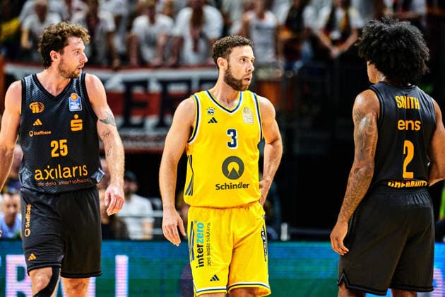 BENJAMIN BURNHAM (Chemnitz 99, 25), Jordan Ford (ALBA BERLIN, 03), STEFAN SMITH (Chemnitz 99, 02), GER, ALBA Berlin vs. Chemnitz 99, Basketball Herren, easy Credit BBL, Saison 2026 27, 1. Spieltag, 18.09.2026 GER, ALBA Berlin vs. Chemnitz 99, Basketball Herren, easy Credit BBL, Saison 2026 27, 1. Spieltag, 18.09.2026 Berlin