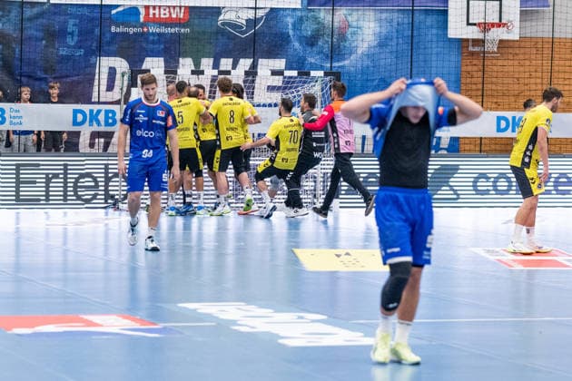 niedergeschlagene Balinger und feiernde Stuttgarter, HBW Balingen Weilstetten vs. TVB Stuttgart, GER, Opel 1. Handball Bundesliga, Meisterschaft, Spieltag 5, Saison 2026 2027, 18.09.2026, Eibner-Pressefoto Andreas Ulmer HBW Balingen Weilstetten vs. TVB Stuttgart, GER, Opel 1. Handball Bundesliga, Meisterschaft, Spieltag 5, Saison 2026 2027, 18.09.2026, Balingen Copyright: xEibner-Pressefoto AndreasxUlmerx EP_AUR