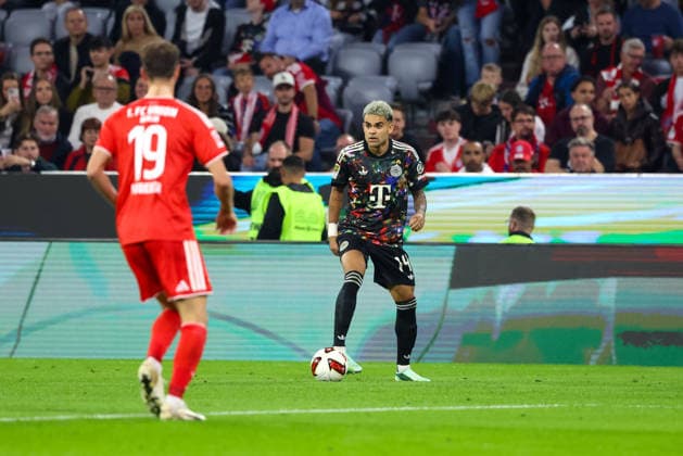Luis Diaz (FC Bayern Muenchen, 14) mit Ball. GER, FC Bayern Muenchen vs. 1. FC Union Berlin, Fussball, Bundesliga, 4. Spieltag, Saison 2026 2027, 18.09.2026, DFL DFB REGULATIONS PROHIBIT ANY USE OF PHOTOGRAPHS as IMAGE SEQUENCES and or QUASI-VIDEO, GER, FC Bayern Muenchen vs. 1. FC Union Berlin, Fussball, Bundesliga, 4. Spieltag, Saison 2026 2027, 18.09.2026 Muenchen Copyright: xEibner-Pressefoto JennixMaulx EP_JML