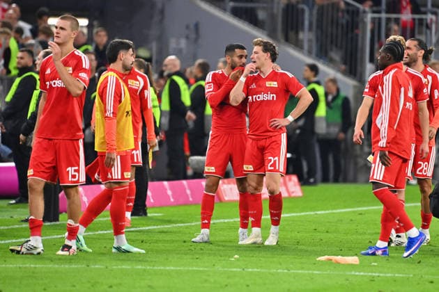 Abgang Spieler Union, Enttaeuschung,Frust, enttaeuscht,frustriert,niedergeschlagen, Fussball 1. Bundesliga Saison 2026 2027, 4.Spieltag, Spieltag04, FC Bayern Muenchen - 1.FC Union Berlin 7-0 am 18.09.2026 , A L L I A N Z A R E N A.