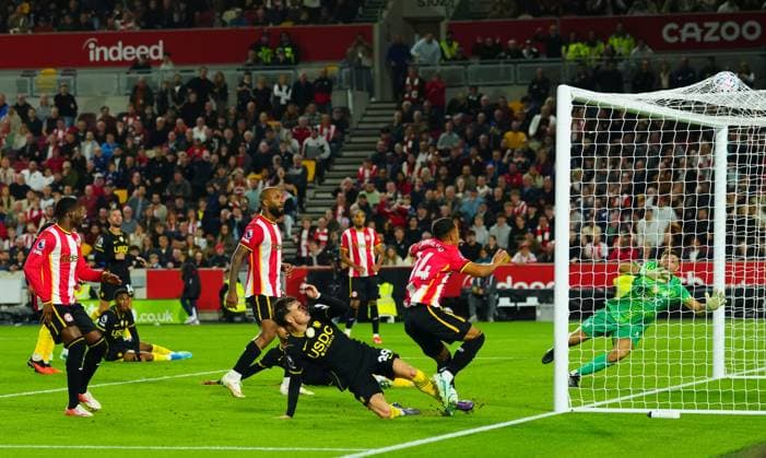 Fabio Carvalho of Brentford scores a goal to make it 3-0 Brentford v Chelsea, Premier League, Football, Gtech Community Stadium, London, UK - 18 Sep 2026London Gtech Community Stadium United Kingdom EDITORIAL USE ONLY No use with unauthorised audio, video, data, fixture lists, club league logos or live services. Online in-match use limited to 120 images, no video emulation. No use in betting, games or single club league player publications. Copyright: xJavierxGarcia Shutterstockx 17157487z