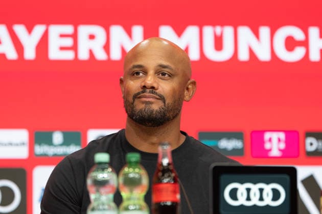 GER, Bayern, Muenchen, Fussball, FC Bayern Muenchen - 1. FC Union Berlin, in der Allianz Arena, Muenchen, Bundesliga, 4. Spieltag, 18.09.26, v.l. Vincent Kompany (FC Bayern Muenchen, Trainer), im Portrait, Einzelbild, Freisteller, portrait, headshot, single image, cutout, Laecheln DFL DFB regulations prohibit any use of photographs as image sequences and or quasi-video, Copyright: HMB-Media MichaelxNibel