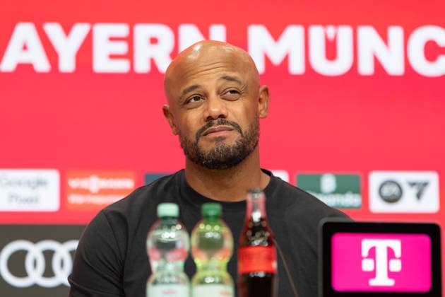 GER, Bayern, Muenchen, Fussball, FC Bayern Muenchen - 1. FC Union Berlin, in der Allianz Arena, Muenchen, Bundesliga, 4. Spieltag, 18.09.26, v.l. Vincent Kompany (FC Bayern Muenchen, Trainer), Pressekonferenz, Emotionen, fraglicher blick, im Portrait, Einzelbild, Freisteller, portrait, headshot, single image, cutout DFL DFB regulations prohibit any use of photographs as image sequences and or quasi-video, Copyright: HMB-Media MichaelxNibel