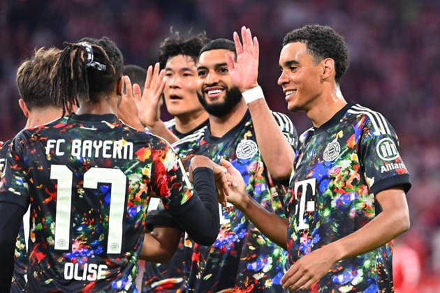 kollektiver Torjubel um Michael OLISE (Bayern Muenchen) mit Minjae KIM (FC Bayern Muenchen), Ismael SAIBARI (Bayern Muenchen), Jamal MUSIALA (Bayern Muenchen), Jubel,Freude,Begeisterung,Aktion. Fussball 1. Bundesliga Saison 2026 2027, 4.Spieltag, Spieltag04, FC Bayern Muenchen - 1.FC Union Berlin 7-0 am 18.09.2026 , A L L I A N Z A R E N A.