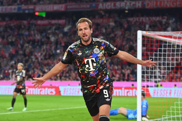 Torjubel Harry KANE (Bayern Muenchen) nach Tor zum 2-0, Jubel,Freude,Begeisterung, Aktion,Einzelbild,angeschnittenes Einzelmotiv,Halbfigur,halbe Figur. Fussball 1. Bundesliga Saison 2026 2027, 4.Spieltag, Spieltag04, FC Bayern Muenchen - 1.FC Union Berlin 7-0 am 18.09.2026 , A L L I A N Z A R E N A.