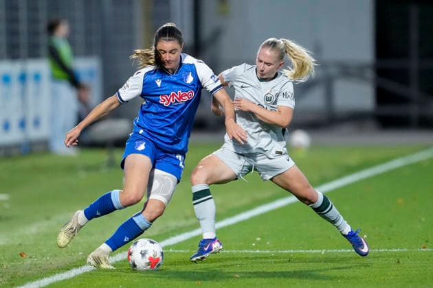 v.li.: Chiara Hahn (TSG, 23), Thea Bjelde (Wolfsburg, 2), Zweikampf, Spielszene, Duell, duel, tackle, tackling, Dynamik, Action, Aktion, 18.09.2026, Sinsheim (Hoffenheim) (Deutschland), Fussball, Google Pixel Frauen-Bundesliga, TSG 1899 Hoffenheim - VfL Wolfsburg, DFB DFL REGULATIONS PROHIBIT ANY USE OF PHOTOGRAPHS AS IMAGE SEQUENCES AND OR QUASI-VIDEO.