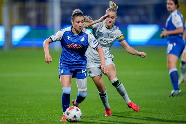 v.li.: Janna Grimm (TSG, 26), Janina Minge (Wolfsburg, 6), Zweikampf, Spielszene, Duell, duel, tackle, tackling, Dynamik, Action, Aktion, 18.09.2026, Sinsheim (Hoffenheim) (Deutschland), Fussball, Google Pixel Frauen-Bundesliga, TSG 1899 Hoffenheim - VfL Wolfsburg, DFB DFL REGULATIONS PROHIBIT ANY USE OF PHOTOGRAPHS AS IMAGE SEQUENCES AND OR QUASI-VIDEO.